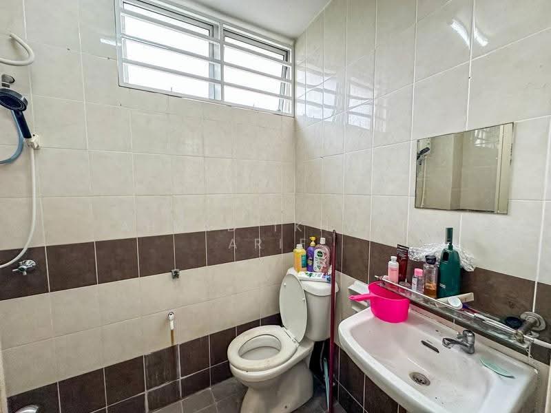 Semi-Detached House for Sale in Taman Pelangi Semenyih 2 (Semenyih) - Ahmad Ikhwan Arif - Bathroom - PropertyGuru.com.my