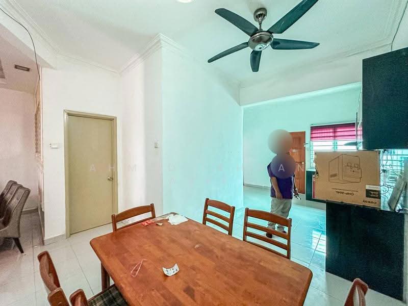 Semi-Detached House for Sale in Taman Pelangi Semenyih 2 (Semenyih) - Ahmad Ikhwan Arif - Dining Room - PropertyGuru.com.my
