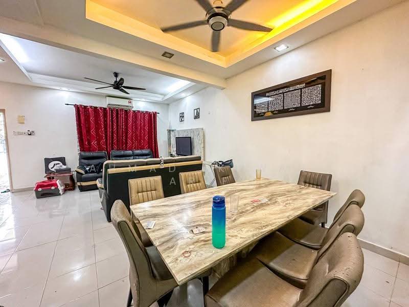 Semi-Detached House for Sale in Taman Pelangi Semenyih 2 (Semenyih) - Ahmad Ikhwan Arif - Living Room - PropertyGuru.com.my