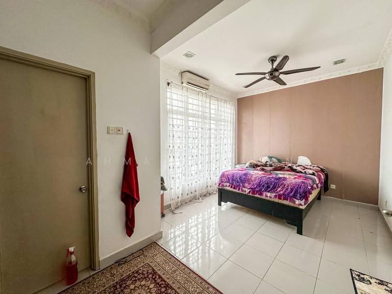 Semi-Detached House for Sale in Taman Pelangi Semenyih 2 (Semenyih) - Ahmad Ikhwan Arif - Bedroom - PropertyGuru.com.my