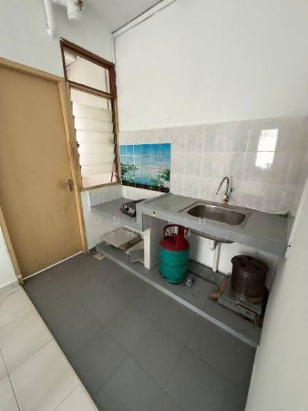 Flat for Sale at Taman Sri Pulai Perdana - Ong Lih Shyan - Kitchen - PropertyGuru.com.my
