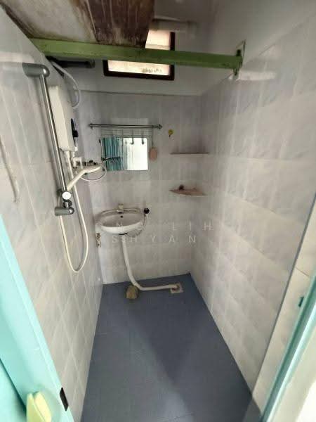 Flat for Sale at Taman Sri Pulai Perdana - Ong Lih Shyan - Bathroom - PropertyGuru.com.my