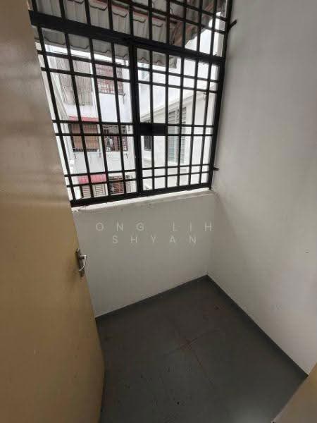Flat for Sale at Taman Sri Pulai Perdana - Ong Lih Shyan - Balcony - PropertyGuru.com.my
