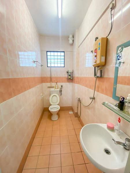 Pangsapuri untuk Dijual di Pangsapuri Seri Pinang - Ahmad Ikhwan Arif - Bathroom - PropertyGuru.com.my