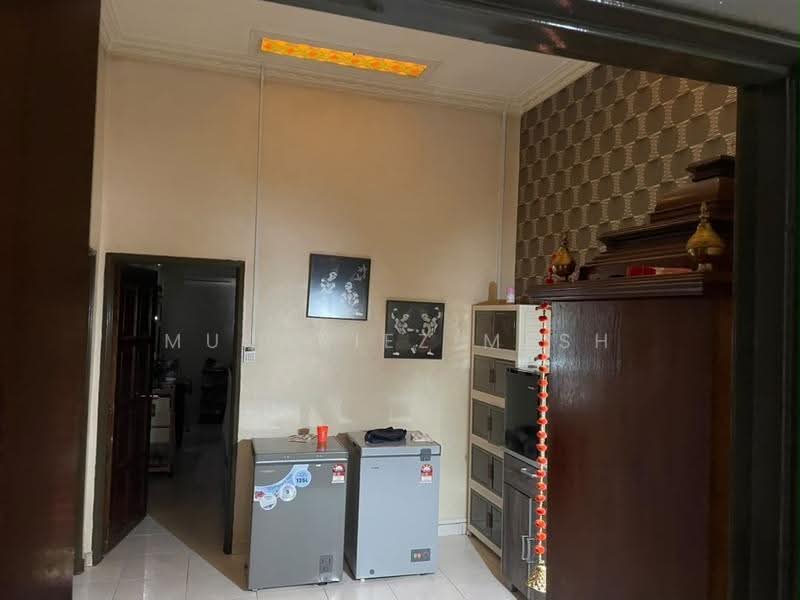 2-storey Terraced House for Sale in Taman Tampoi Utama (Johor Bahru) - Mukhriez Mesh - Family hall - PropertyGuru.com.my