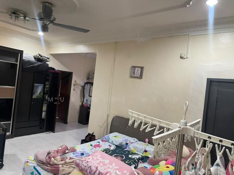 2-storey Terraced House for Sale in Taman Tampoi Utama (Johor Bahru) - Mukhriez Mesh - Bedroom 2 - PropertyGuru.com.my