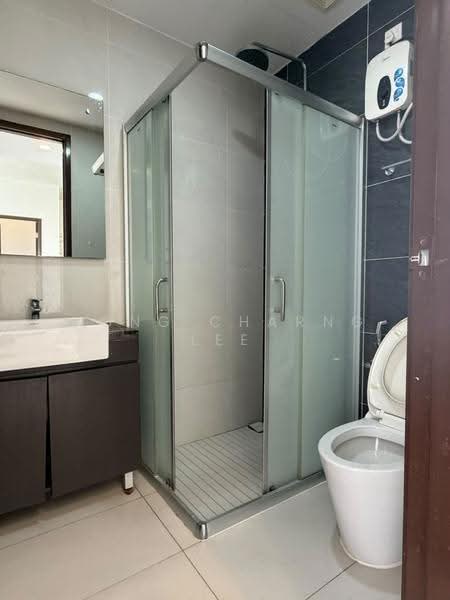 Condominium for Rent at Royal Strand @ Country Garden Danga Bay - Hong Charng Lee - Bathroom - PropertyGuru.com.my