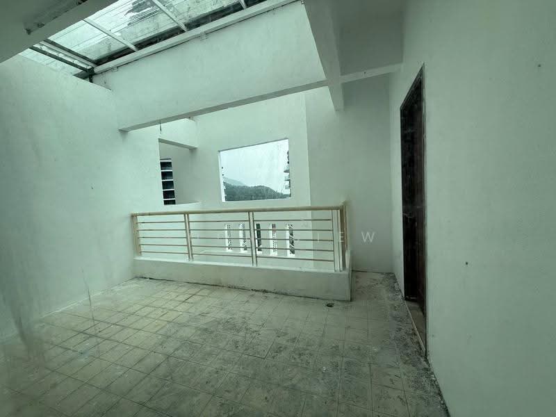 Pangsapuri untuk Dijual di University Place (Plaza Ivory) - Boon Siew - Balcony - PropertyGuru.com.my