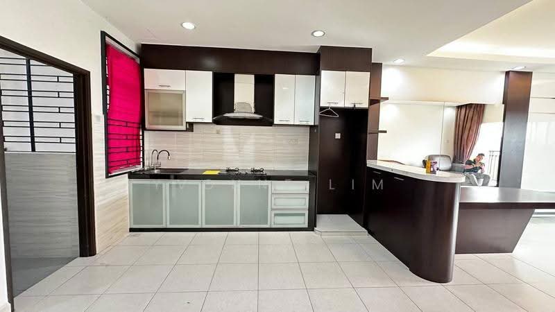 Kediaman Servis untuk Dijual di SuriaMas Suites - Yvonne Lim - Kitchen - PropertyGuru.com.my