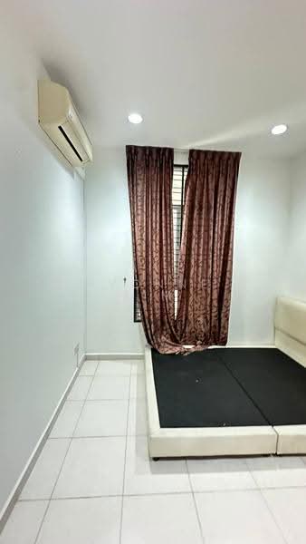 Kediaman Servis untuk Dijual di SuriaMas Suites - Yvonne Lim - Bedroom - PropertyGuru.com.my
