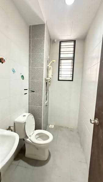 Kediaman Servis untuk Dijual di SuriaMas Suites - Yvonne Lim - Bathroom - PropertyGuru.com.my