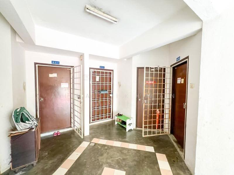 Pangsapuri untuk Dijual di Vista Seri Putra - Ahmad Ikhwan Arif - Entrance - PropertyGuru.com.my