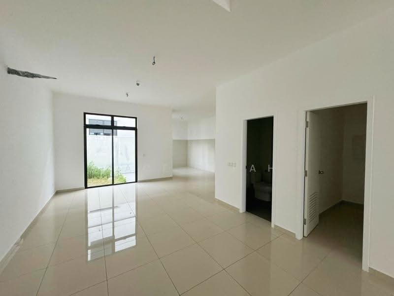 Cluster House for Sale in Eco Botanic (Iskandar Puteri (Nusajaya)) - Cace Cheah - Living Room - PropertyGuru.com.my