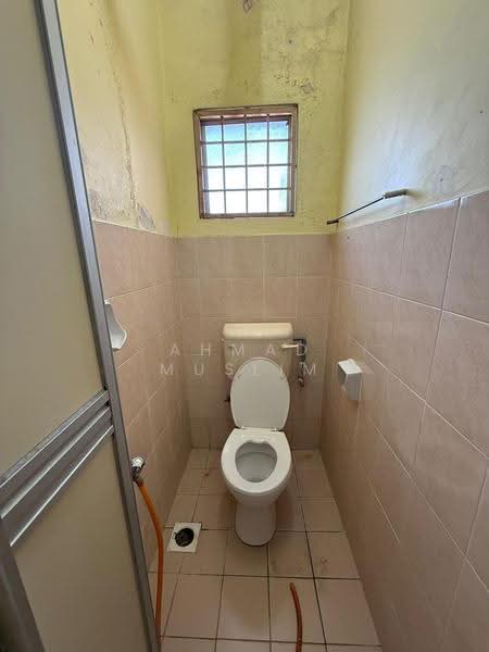 Apartment for Rent at Selesa I Resort Apartment (Pangsapuri Damai Mewah B) - Ahmad Muslim - Bathroom - PropertyGuru.com.my