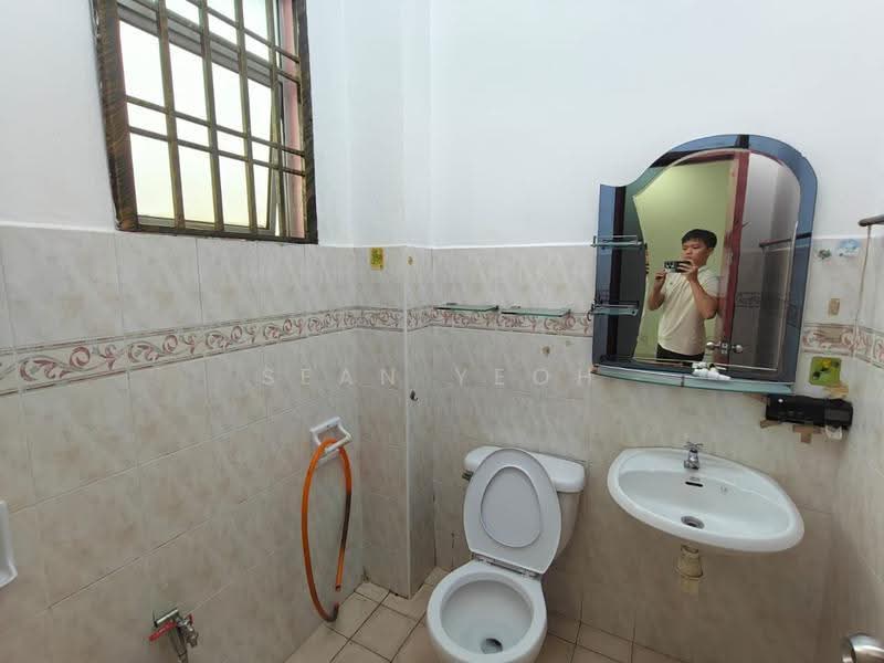 Rumah Teres 2-Tingkat untuk Dijual di Taman Setia Indah (Tebrau) - Sean Yeoh - Bathroom - PropertyGuru.com.my