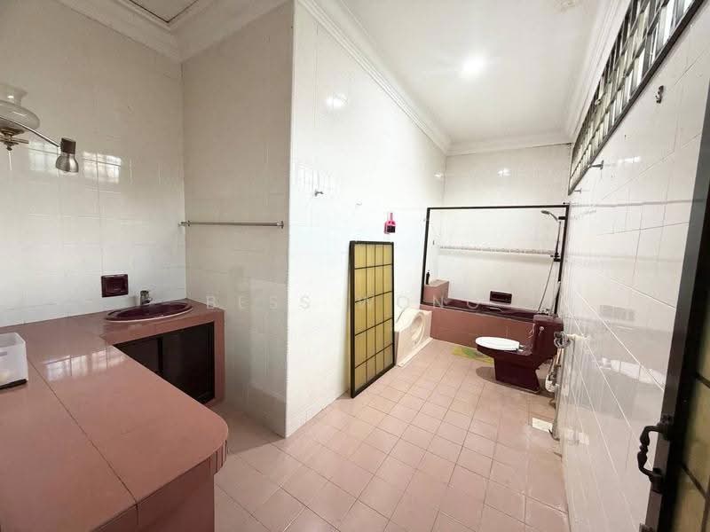Bungalow House for Sale in Bukit Kempas (Johor Bahru) - Bess Wong - Bathroom - PropertyGuru.com.my