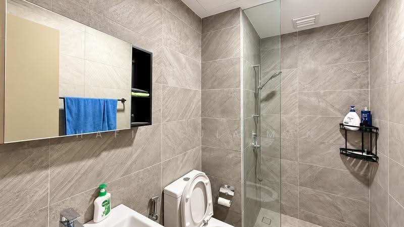 Service Residence for Sale at Quinn Residence - Hafiz Sulaiman - Bathroom - PropertyGuru.com.my