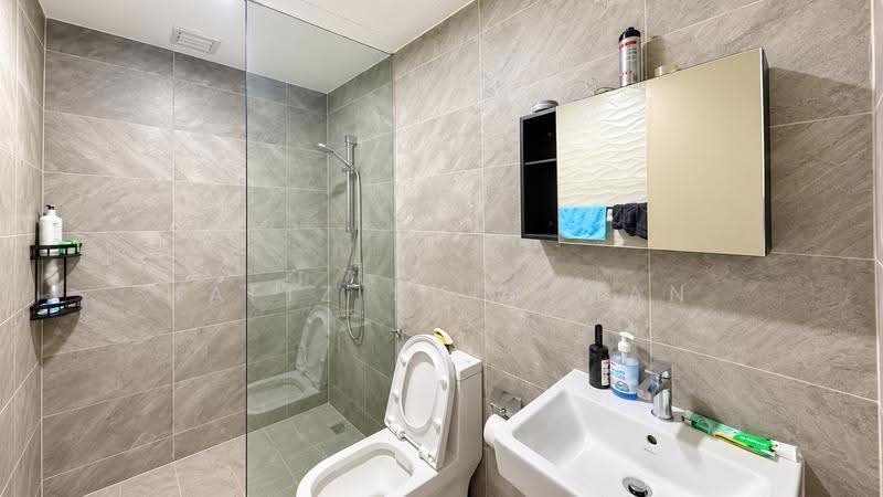 Service Residence for Sale at Quinn Residence - Hafiz Sulaiman - Bathroom - PropertyGuru.com.my