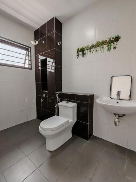 Rumah Teres 2-Tingkat untuk Disewa di Shah Alam (Selangor) - Terence Lee - Bathroom - PropertyGuru.com.my