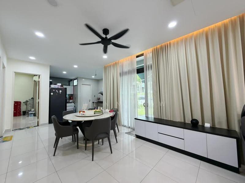 Cluster House for Sale in Taman Mount Austin (Tebrau) - Suenn Low - Dining Room - PropertyGuru.com.my