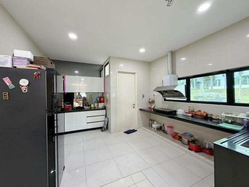 Cluster House for Sale in Taman Mount Austin (Tebrau) - Suenn Low - Kitchen - PropertyGuru.com.my
