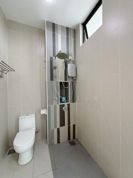 Cluster House for Sale in Taman Mount Austin (Tebrau) - Suenn Low - Bathroom - PropertyGuru.com.my