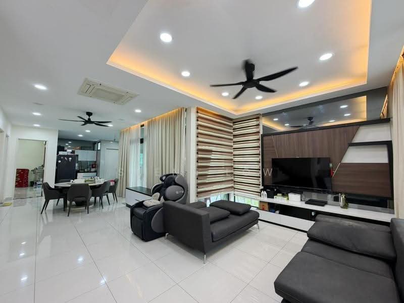 Cluster House for Sale in Taman Mount Austin (Tebrau) - Suenn Low - Living Room - PropertyGuru.com.my