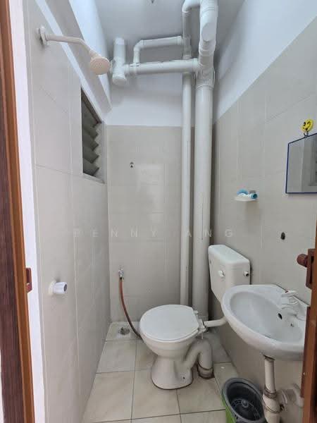 Pangsapuri untuk Dijual di Lakeview Apartments - Penny Ang - Bathroom - PropertyGuru.com.my
