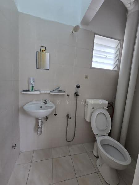 Pangsapuri untuk Dijual di Lakeview Apartments - Penny Ang - Bathroom - PropertyGuru.com.my