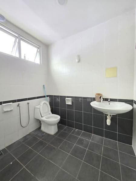 Semi-Detached House for Sale in Taman Vista Hill (Cheras) - Ken Lew - Bathroom - PropertyGuru.com.my