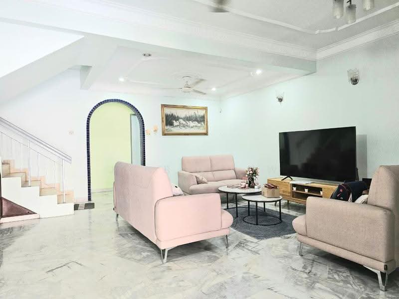 2-storey Terraced House for Sale in BANDAR PUCHONG JAYA (Puchong) - Junbin Low - Living Room - PropertyGuru.com.my