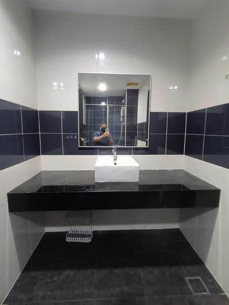 Service Residence for Sale at D'Inspire Residence (Inspira Bestari) - Chloe Ying - Bathroom - PropertyGuru.com.my