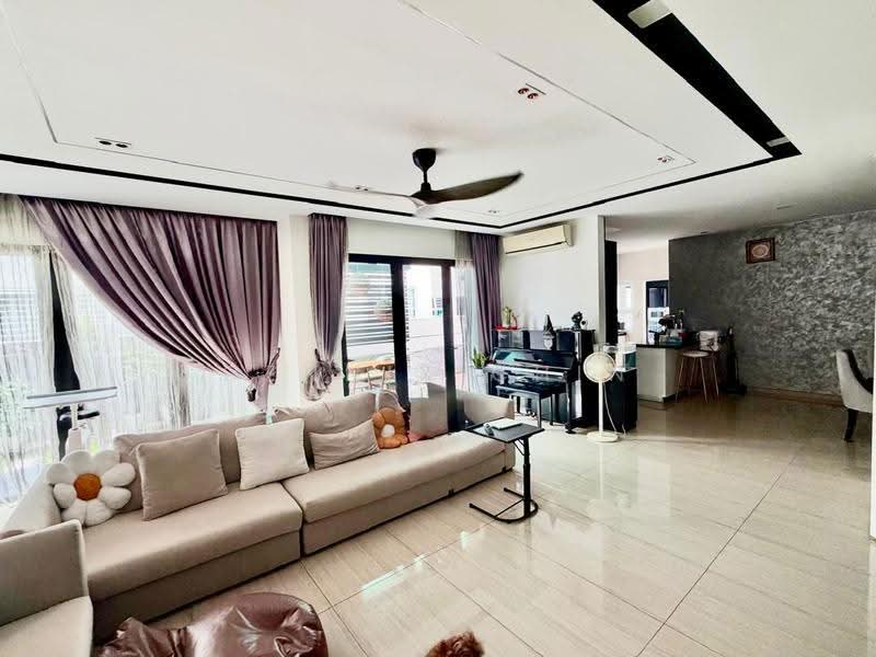 Rumah Berkembar untuk Dijual di Setia Alam (Selangor) - Dennix Chin - Living Room - PropertyGuru.com.my