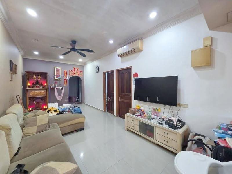 Rumah Teres 1-Tingkat untuk Disewa di Taman Johor Jaya (Johor Bahru) - Daphne Lee - Living Room - PropertyGuru.com.my
