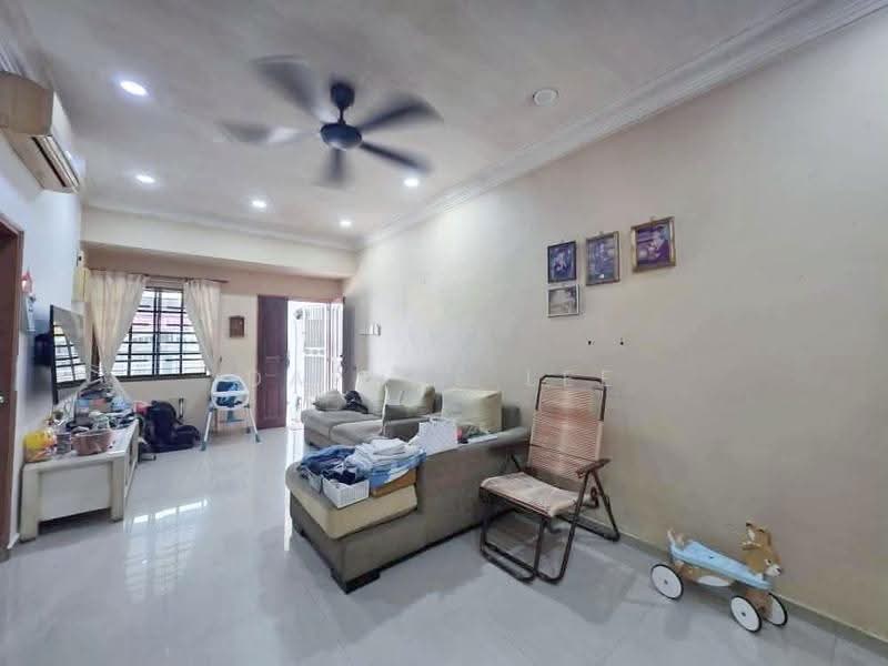 Rumah Teres 1-Tingkat untuk Disewa di Taman Johor Jaya (Johor Bahru) - Daphne Lee - Living Room - PropertyGuru.com.my