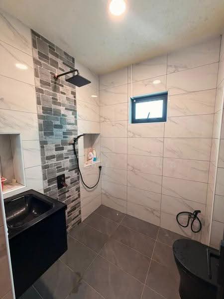 Rumah Teres 2-Tingkat untuk Dijual di Taman Austin Duta (Tebrau) - Ferene Fong - Bathroom - PropertyGuru.com.my