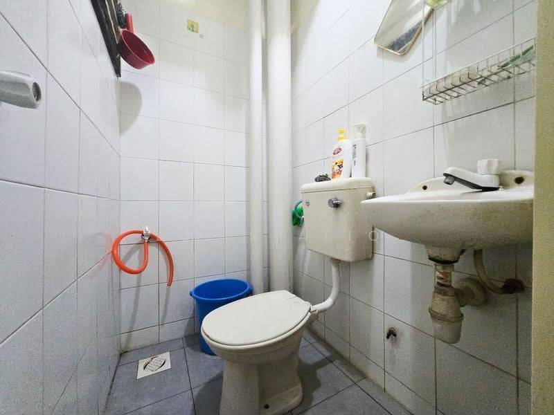 Apartment for Sale at Lakeview Apartments - Zul Syafiq - Bathroom - PropertyGuru.com.my