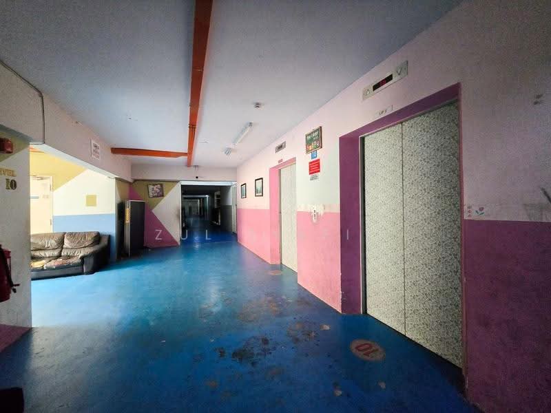 Apartment for Sale at Lakeview Apartments - Zul Syafiq - Corridor - PropertyGuru.com.my