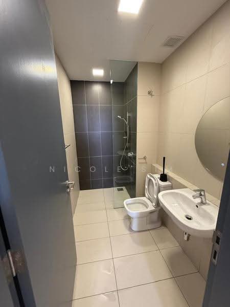 Kondominium untuk Disewa di One Cochrane Residence - Nicole Sim - Bathroom - PropertyGuru.com.my