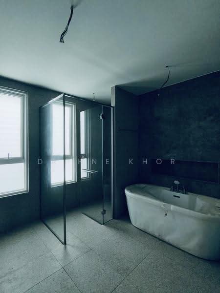 Rumah Berkembar untuk Disewa di Pulau Andaman (Tanjung Tokong) - Daphne Khor - Bathroom - PropertyGuru.com.my