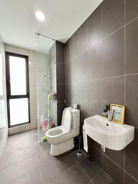 Rumah Berkembar untuk Dijual di Bandar Sungai Long (Selangor) - Willie Teng - Bathroom - PropertyGuru.com.my