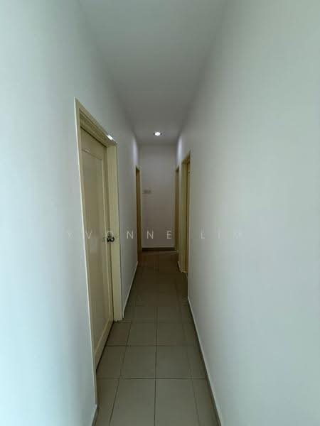 Kediaman Servis untuk Dijual di Lake View Suites - Yvonne Lim - Corridor - PropertyGuru.com.my