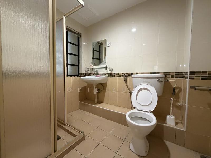 Townhouse for Sale in Meru Valley (Ipoh) - Jodie Kuan - Guest Bathroom - PropertyGuru.com.my