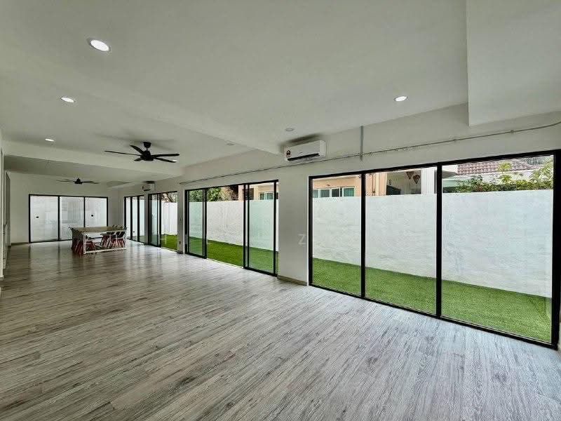 Semi-Detached House for Sale in Taman United (Jalan Klang Lama (Old Klang Road)) - Zulhilmi Zakaria - Living Room - PropertyGuru.com.my