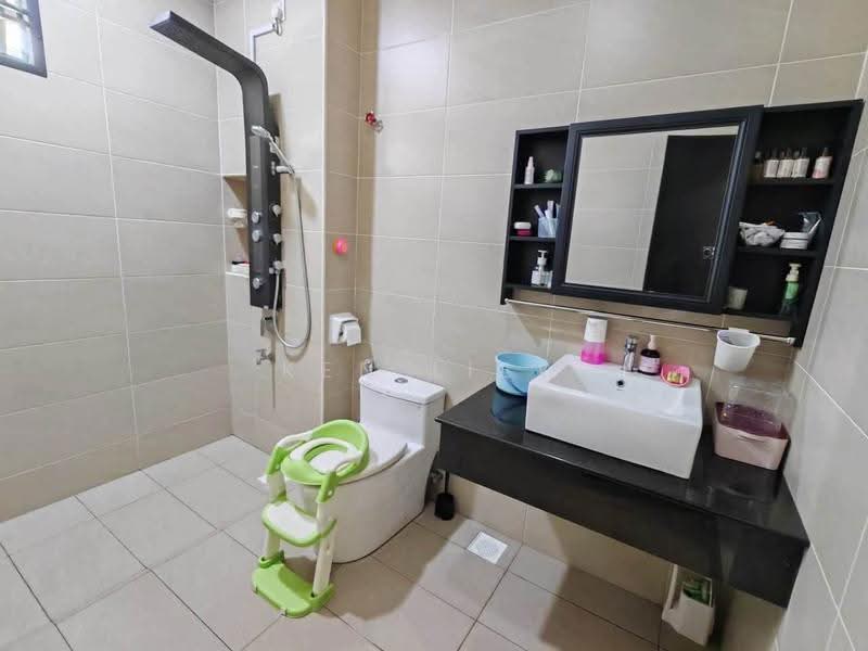 Rumah Teres 2-Tingkat untuk Dijual di Bandar Cemerlang (Ulu Tiram) - Ken Liew - Bathroom - PropertyGuru.com.my