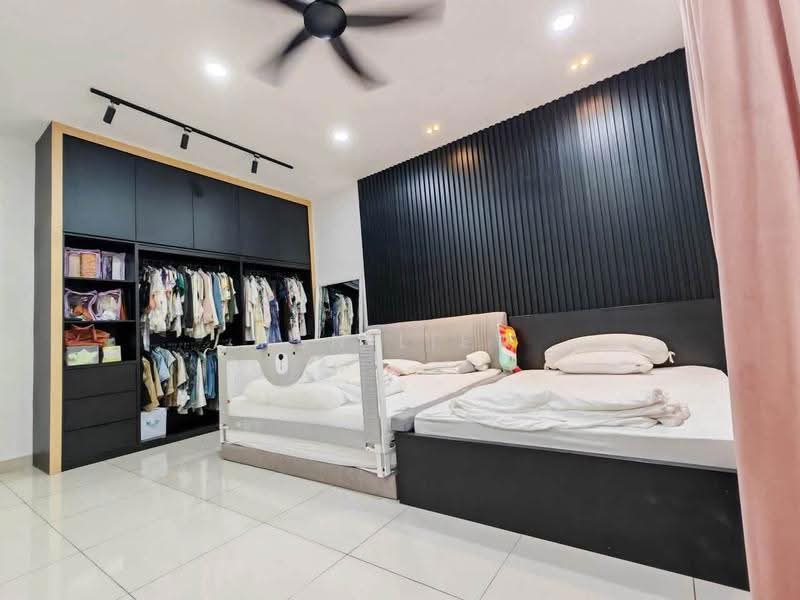 Rumah Teres 2-Tingkat untuk Dijual di Bandar Cemerlang (Ulu Tiram) - Ken Liew - Bedroom - PropertyGuru.com.my