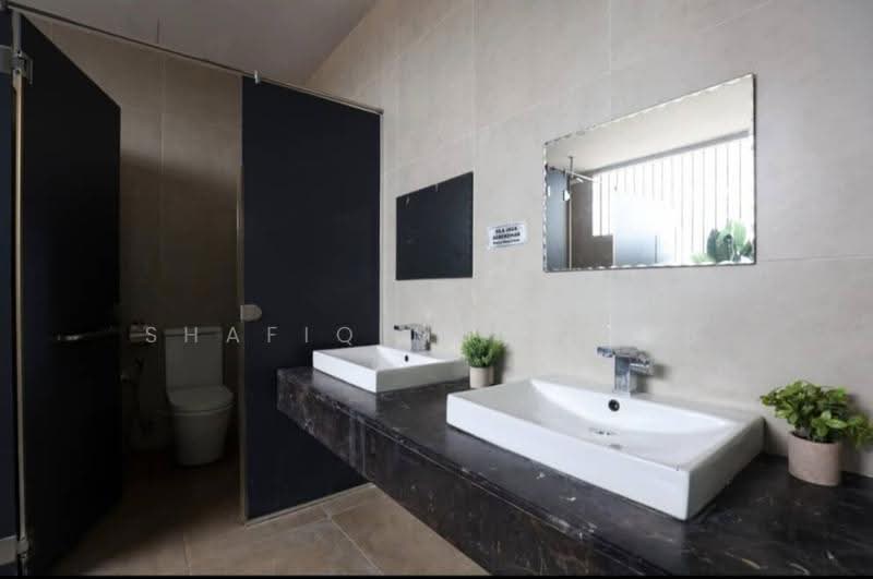 Rumah Berkembar untuk Disewa di Taman Desa Ros (Kajang) - Shafiq Muttalib - Bathroom - PropertyGuru.com.my