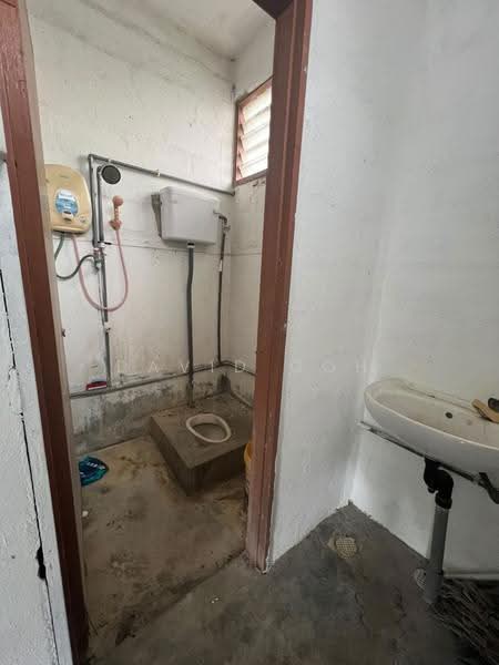Rumah Teres 2-Tingkat untuk Dijual di Taman baiduri (Labu) - David Goh - Bathroom - PropertyGuru.com.my
