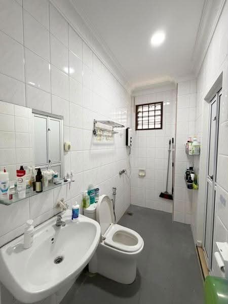 Rumah Teres 2-Tingkat untuk Dijual di Permas Jaya (Johor) - Coco Feng Lily - Bathroom - PropertyGuru.com.my