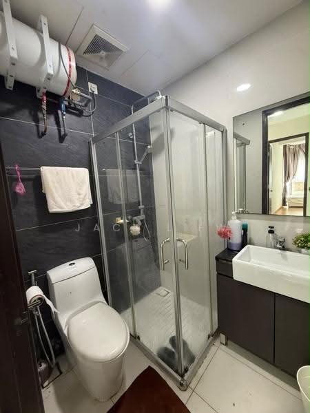 Condominium for Rent at Royal Strand @ Country Garden Danga Bay - Jack Liew - Bathroom - PropertyGuru.com.my